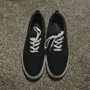 Universal Thread Women’s Sneakers